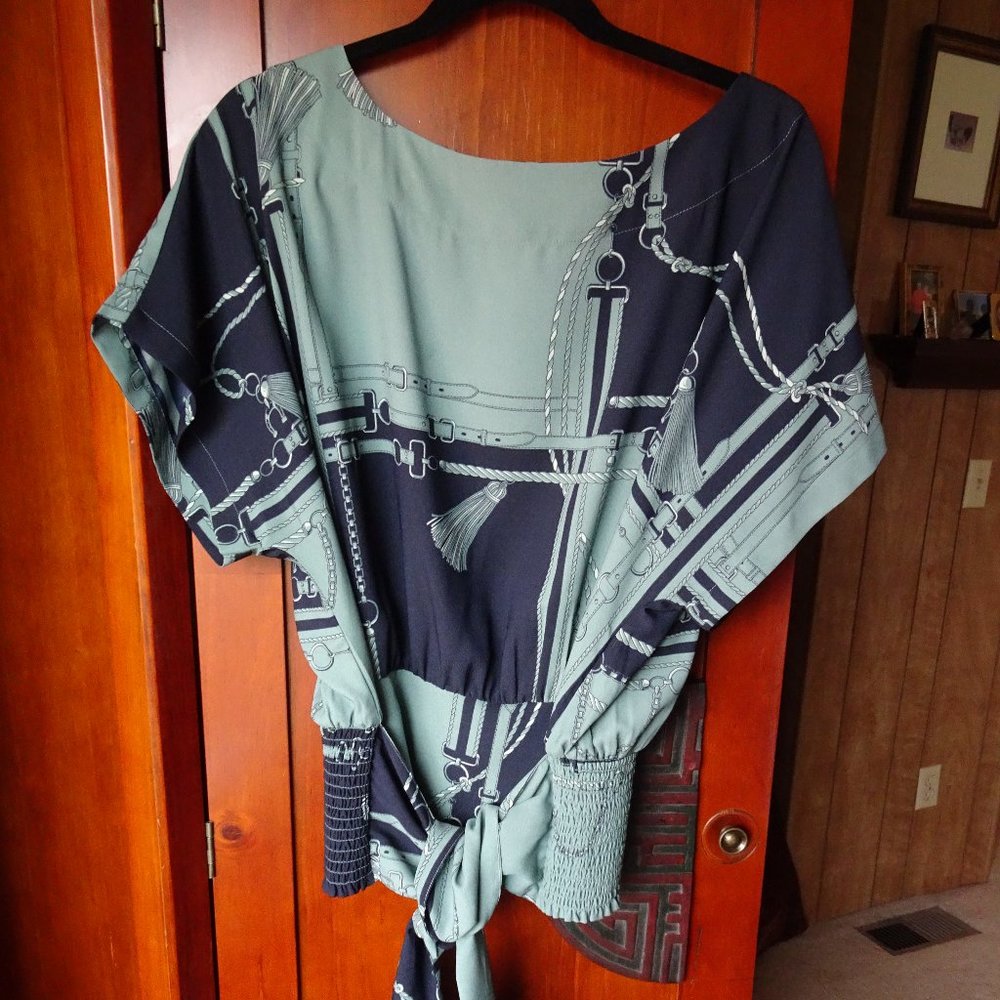 COPY - NWT Ann Taylor Navy/Aqua Cap Sleeve cropped Blouse L